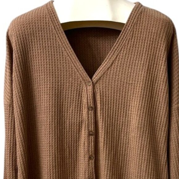 Flawless Taupe Oversized Waffle Knit Button Down Long Sleeve V-Neck Top Medium - Picture 2 of 9